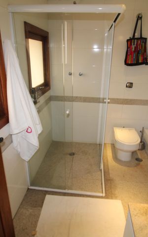 Casa à venda com 412m², 7 quartos e 5 vagasQuarto 3 - Banheiro