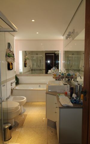 Casa à venda com 412m², 7 quartos e 5 vagasQuarto 1 - Banheiro