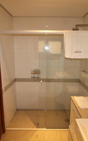 Casa à venda com 412m², 7 quartos e 5 vagasQuarto 2 - Banheiro