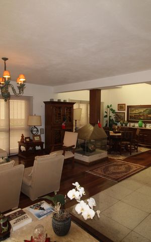 Casa à venda com 412m², 7 quartos e 5 vagasSala