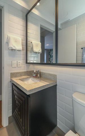 Apartamento à venda com 57m², 2 quartos e 2 vagasBanheiro da Suíte
