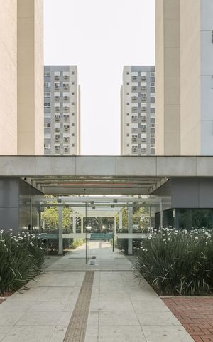 Apartamento à venda com 57m², 2 quartos e 2 vagasFachada e portaria 2