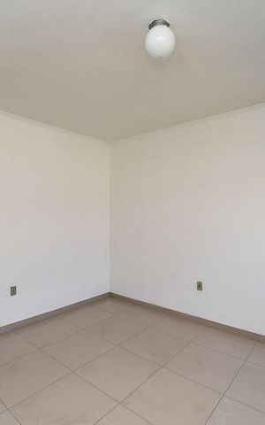 Casa à venda com 240m², 4 quartos e 2 vagas Casa à venda com 240m², 4 quartos e 2 vagasSala 1
