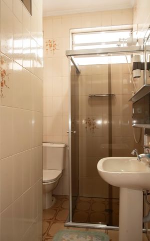 Casa para alugar com 274m², 3 quartos e 4 vagasBanheiro