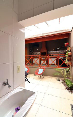 Casa à venda com 209m², 3 quartos e 4 vagasÁrea de Serviço