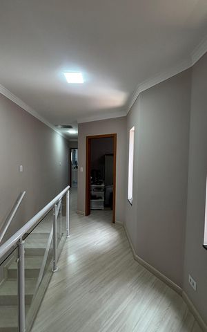 Casa à venda com 225m², 3 quartos e 4 vagas Casa à venda com 225m², 3 quartos e 4 vagasCorredor