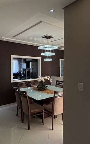 Casa à venda com 225m², 3 quartos e 4 vagas Casa à venda com 225m², 3 quartos e 4 vagasSala de Jantar