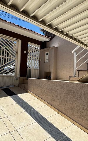 Casa à venda com 225m², 3 quartos e 4 vagas Casa à venda com 225m², 3 quartos e 4 vagasGaragem