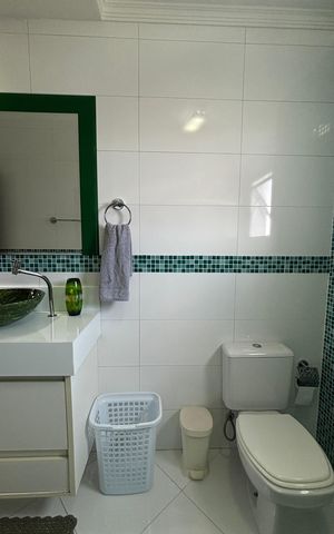 Casa à venda com 225m², 3 quartos e 4 vagas Casa à venda com 225m², 3 quartos e 4 vagasBanheiro