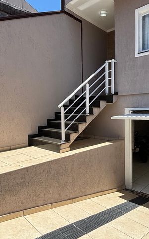 Casa à venda com 225m², 3 quartos e 4 vagas Casa à venda com 225m², 3 quartos e 4 vagasGaragem