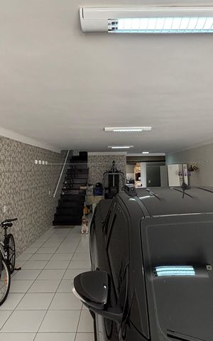 Casa à venda com 225m², 3 quartos e 4 vagas Casa à venda com 225m², 3 quartos e 4 vagasGaragem