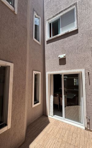 Casa à venda com 225m², 3 quartos e 4 vagas Casa à venda com 225m², 3 quartos e 4 vagasJardim de Inverno
