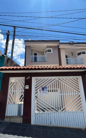 Casa à venda com 225m², 3 quartos e 4 vagas Casa à venda com 225m², 3 quartos e 4 vagasFachada