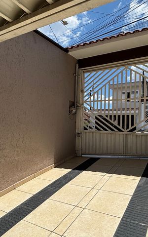 Casa à venda com 225m², 3 quartos e 4 vagas Casa à venda com 225m², 3 quartos e 4 vagasGaragem
