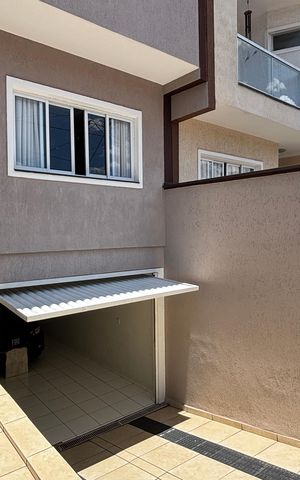 Casa à venda com 225m², 3 quartos e 4 vagas Casa à venda com 225m², 3 quartos e 4 vagasGaragem