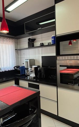 Casa à venda com 225m², 3 quartos e 4 vagas Casa à venda com 225m², 3 quartos e 4 vagasCozinha