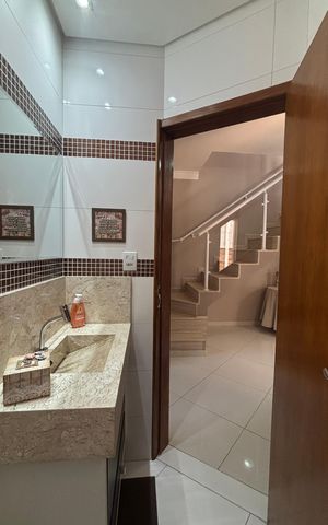 Casa à venda com 225m², 3 quartos e 4 vagas Casa à venda com 225m², 3 quartos e 4 vagasLavabo