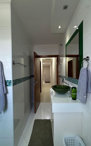 Casa à venda com 225m², 3 quartos e 4 vagas Casa à venda com 225m², 3 quartos e 4 vagasBanheiro