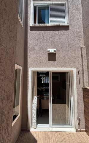 Casa à venda com 225m², 3 quartos e 4 vagas Casa à venda com 225m², 3 quartos e 4 vagasJardim de Inverno