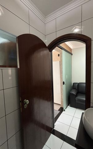 Casa à venda com 225m², 3 quartos e 4 vagas Casa à venda com 225m², 3 quartos e 4 vagasGaragem - Banheiro
