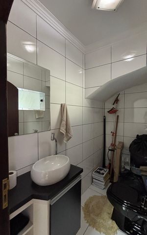 Casa à venda com 225m², 3 quartos e 4 vagas Casa à venda com 225m², 3 quartos e 4 vagasGaragem - Banheiro