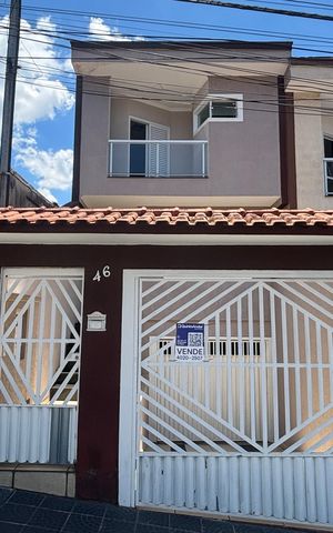 Casa à venda com 225m², 3 quartos e 4 vagas Casa à venda com 225m², 3 quartos e 4 vagasFachada