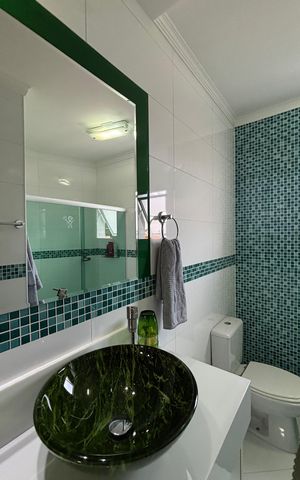 Casa à venda com 225m², 3 quartos e 4 vagas Casa à venda com 225m², 3 quartos e 4 vagasBanheiro