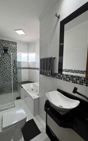 Casa à venda com 225m², 3 quartos e 4 vagas Casa à venda com 225m², 3 quartos e 4 vagasBanheiro da Suíte