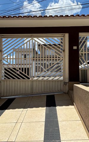 Casa à venda com 225m², 3 quartos e 4 vagas Casa à venda com 225m², 3 quartos e 4 vagasGaragem