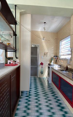 Casa à venda com 292m², 2 quartos e 5 vagas