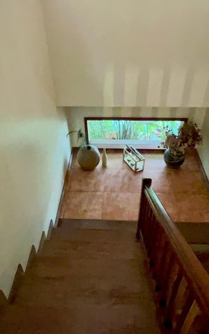 Casa à venda com 397m², 4 quartos e 4 vagasEscada