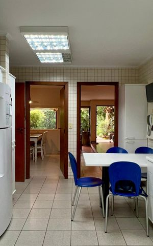Casa à venda com 397m², 4 quartos e 4 vagasCozinha