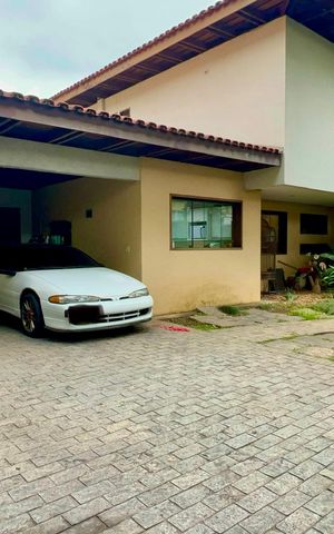 Casa à venda com 397m², 4 quartos e 4 vagasGaragem