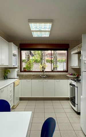 Casa à venda com 397m², 4 quartos e 4 vagasCozinha