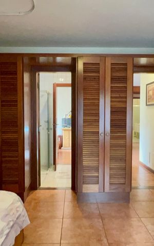 Casa à venda com 397m², 4 quartos e 4 vagasSuíte 2