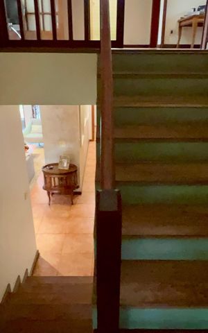 Casa à venda com 397m², 4 quartos e 4 vagasEscada