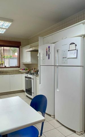 Casa à venda com 397m², 4 quartos e 4 vagasCozinha