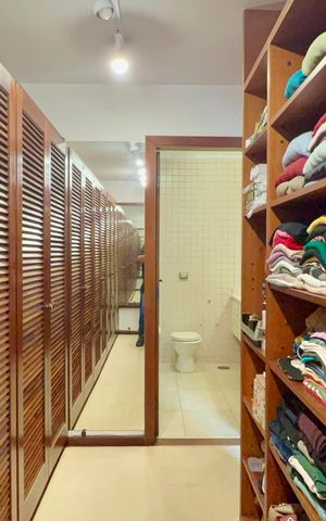 Casa à venda com 397m², 4 quartos e 4 vagasCloset da suíte 1