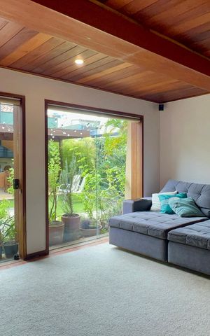 Casa à venda com 397m², 4 quartos e 4 vagasSala de TV