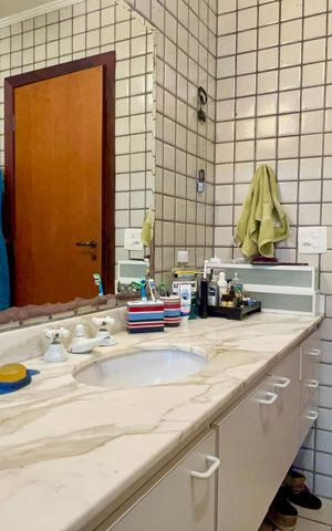Casa à venda com 397m², 4 quartos e 4 vagasBanheiro