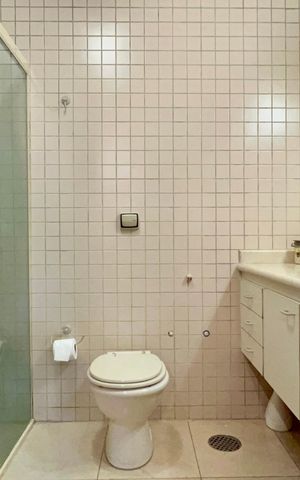 Casa à venda com 397m², 4 quartos e 4 vagasBanheiro da Suíte 1