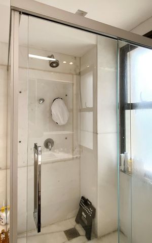 Apartamento à venda com 278m², 4 quartos e 4 vagas Apartamento à venda com 278m², 4 quartos e 4 vagasBanheiro da Suíte 1