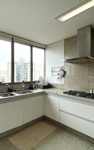 Apartamento à venda com 278m², 4 quartos e 4 vagas Apartamento à venda com 278m², 4 quartos e 4 vagasCozinha
