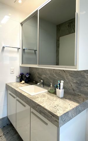 Apartamento à venda com 278m², 4 quartos e 4 vagas Apartamento à venda com 278m², 4 quartos e 4 vagasBanheiro da Suíte 2
