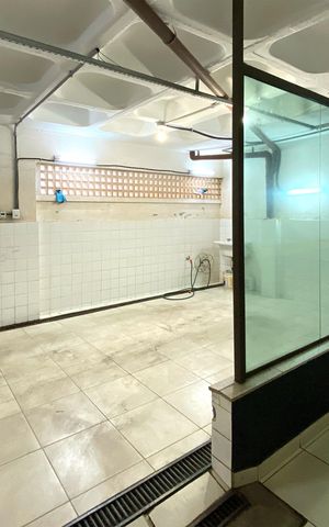 Apartamento à venda com 278m², 4 quartos e 4 vagas Apartamento à venda com 278m², 4 quartos e 4 vagasÁrea comum - Lava-jato