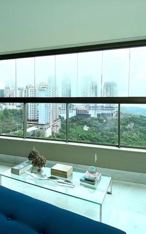 Apartamento à venda com 278m², 4 quartos e 4 vagas Apartamento à venda com 278m², 4 quartos e 4 vagasVaranda da Sala