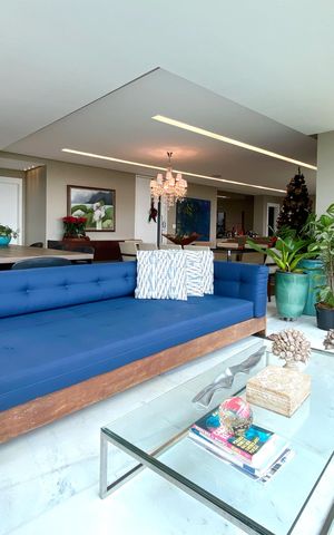 Apartamento à venda com 278m², 4 quartos e 4 vagas Apartamento à venda com 278m², 4 quartos e 4 vagasVaranda da Sala