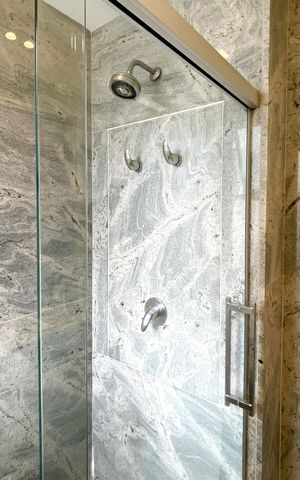 Apartamento à venda com 278m², 4 quartos e 4 vagas Apartamento à venda com 278m², 4 quartos e 4 vagasBanheiro da Suíte 3