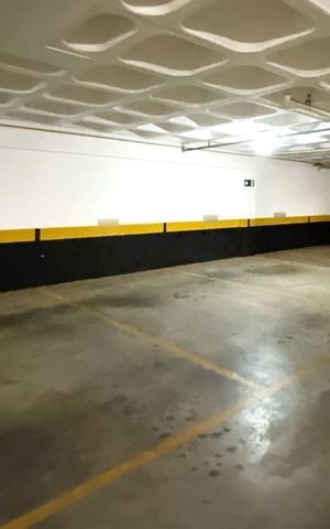 Apartamento à venda com 278m², 4 quartos e 4 vagas Apartamento à venda com 278m², 4 quartos e 4 vagasVagas