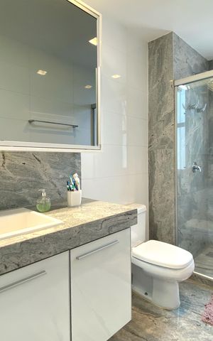Apartamento à venda com 278m², 4 quartos e 4 vagas Apartamento à venda com 278m², 4 quartos e 4 vagasBanheiro da Suíte 2